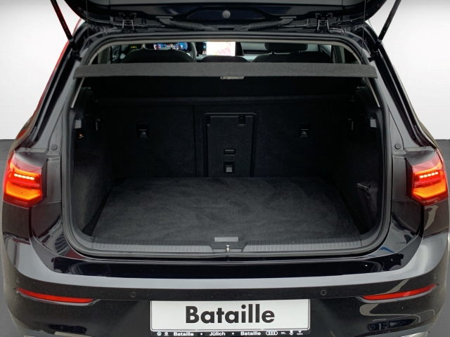 Golf VIII 2.0 TDI Active AHK Pano Navi Kamera