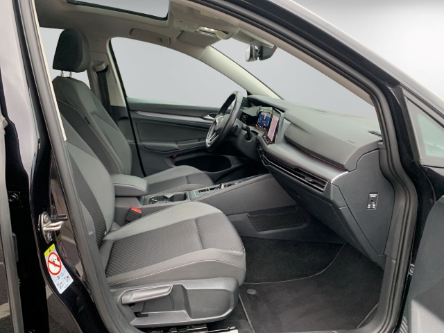 Golf VIII 2.0 TDI Active AHK Pano Navi Kamera