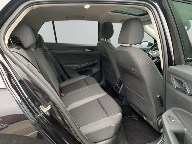 Golf VIII 2.0 TDI Active AHK Pano Navi Kamera