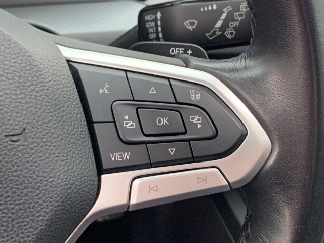 Golf VIII 2.0 TDI Active AHK Pano Navi Kamera