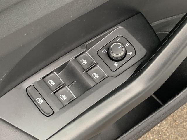 T-Cross 1.0 TSI R-Line DSG AHK Navi LED Kam.